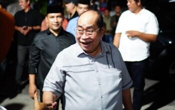 Wali Kota Gorontalo, Adhan Dambea saat saat menghadiri silaturahmi antara Pemerintah Kota Gorontalo dan warga Kelurahan Liluwo, Kecamatan Kota Tengah, Jumat malam, 5 Juni 2026. (Foto: Humas Pemkot Gorontalo)