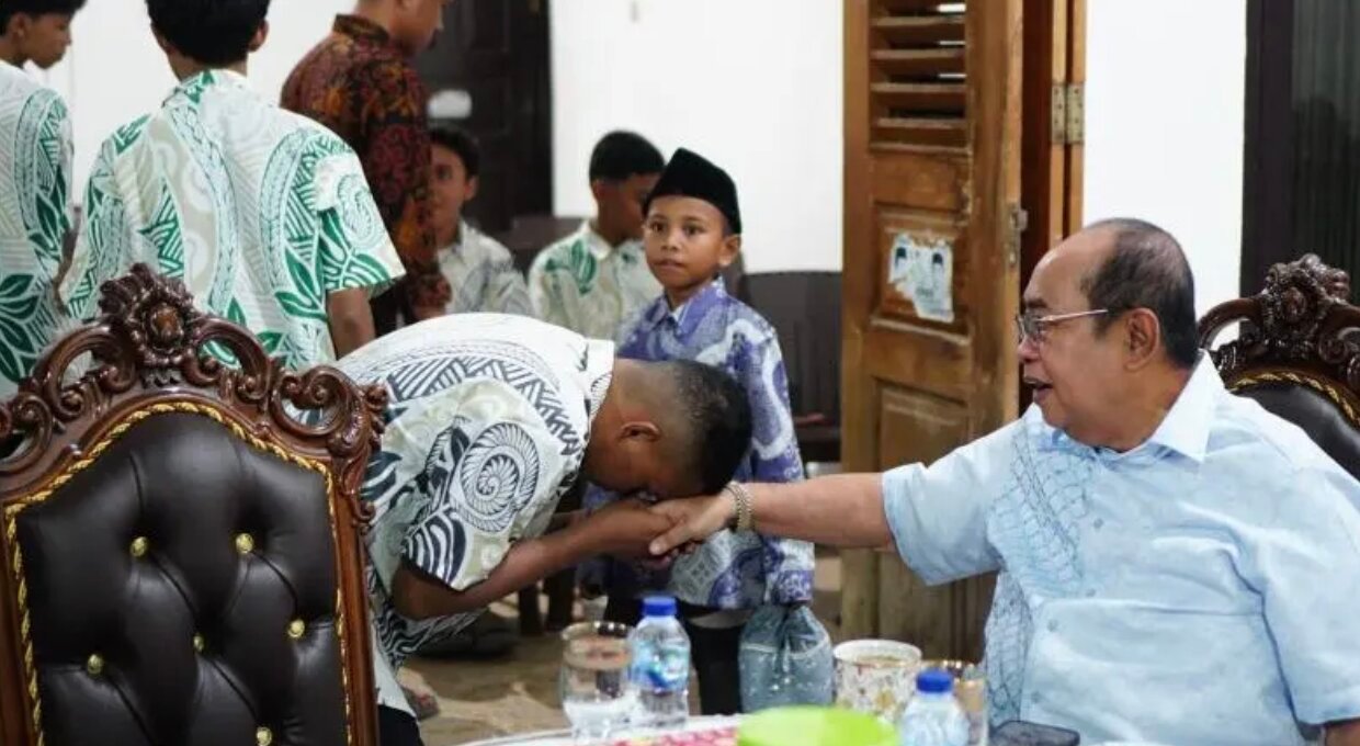 Wali Kota Gorontalo, Adhan Dambea, menggelar syukuran Hari Ulang Tahun (HUT) ke-68 di rumah pribadinya (rupri), Ahad malam, 7 Juni 2026. (Foto: Humas Pemkot Gorontalo)