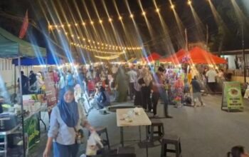 Kondisi Street Food Jilid II yang berlangsung di sepanjang kawasan Rumah Adat Dulohupa hingga SMP Negeri 7 Kota Gorontalo. (Foto: Humas)