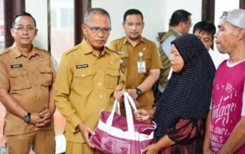Pemerintah Kota Gorontalo bergerak cepat menyalurkan bantuan kepada warga yang terdampak kebakaran di Kelurahan Wumialo, Kecamatan Kota Tengah, Senin, 15 Juni 2026. (Foto: Humas)