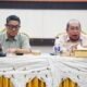 Wali Kota Gorontalo Adhan Dambea dan didampingi Wakil Wali Kota Gorontalo Indra Gobel dalam Rapat Koordinasi dan Evaluasi (Rakorev) terkait penyelesaian lahan di kawasan Eks Terminal Andalas 1942 atau Eks Terminal 42, Selasa, 16 Juni 2026, di Bandhayo Lo Yiladia (BLY). (Foto: Humas)