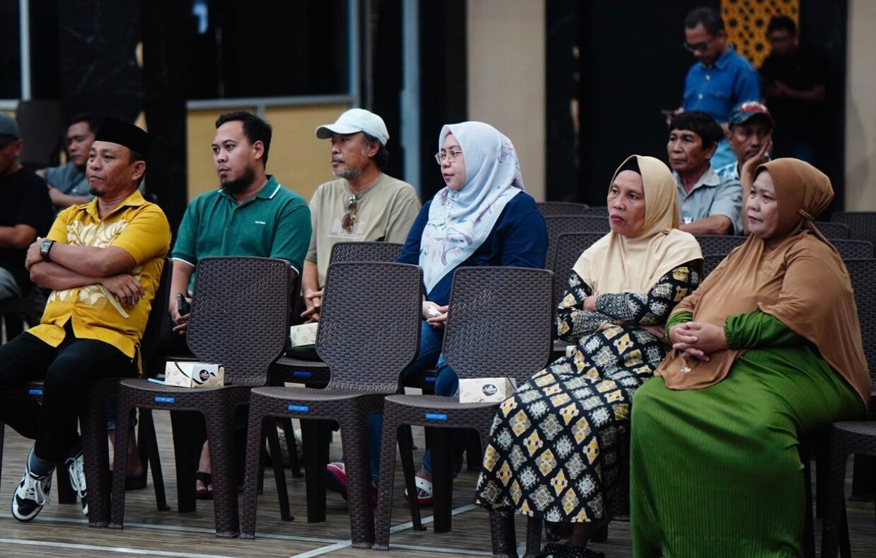Sejumlah ahli waris makam di kawasan Eks Terminal 42 Andalas, yang hadir dalam Rapat Koordinasi dan Evaluasi (Rakorev) pembangunan kantor Wali Kota Gorontalo, Selasa, 16 Juni 2026, di Bandhayo Lo Yiladia (BLY). (Foto: Humas)