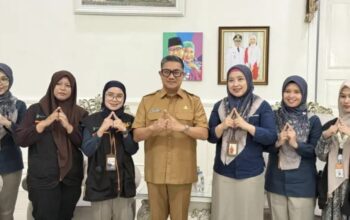 Wakil Wali Kota Gorontalo, Indra Gobel, menerima kunjungan jajaran Badan Pusat Statistik (BPS) Kota Gorontalo di Rumah Jabatan Wakil Wali Kota, Senin, 22 Juni 2026. (Foto: Humas)
