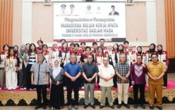 Pemerintah Kota Gorontalo secara resmi menerima 100 mahasiswa dan 4 dosen pembimbing Kuliah Kerja Nyata (KKN) Universitas Gadjah Mada (UGM) Periode II Tahun 2026. Penerimaan berlangsung di Bandhayo Lo Yiladia, Senin, 22 Juni 2026. (Foto: Humas)