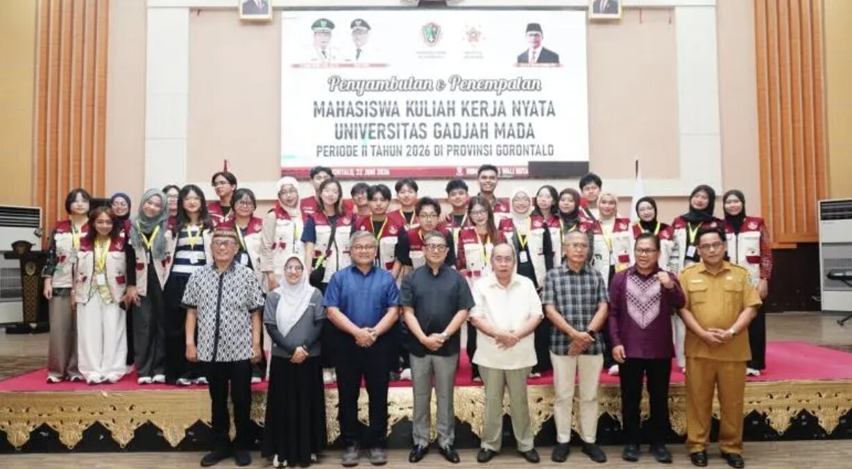 Pemerintah Kota Gorontalo secara resmi menerima 100 mahasiswa dan 4 dosen pembimbing Kuliah Kerja Nyata (KKN) Universitas Gadjah Mada (UGM) Periode II Tahun 2026. Penerimaan berlangsung di Bandhayo Lo Yiladia, Senin, 22 Juni 2026. (Foto: Humas)
