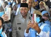 Kehadiran Wali Kota Gorontalo, Adhan Dambea, pada puncak Pekan Nasional (PENAS) XVII Petani dan Nelayan di Kabupaten Gorontalo, Rabu (24/6/2026), menjadi salah satu momen yang paling menyita perhatian ribuan peserta dan masyarakat. (Foto: Humas)