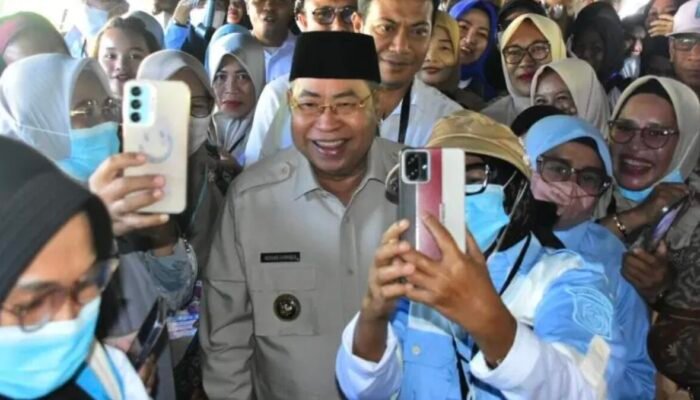 Adhan Dambea Jadi Magnet di PENAS XVII, Warga Rela Antre Demi Berswafoto
