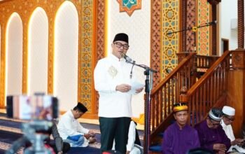 Wakil Wali Kota Gorontalo, Indra Gobel saat menghadiri Doa Asyura 10 Muharram 1448 Hijriah di Masjid Agung Baiturrahim, Rabu malam (24/6/2026). (foto; Humas)