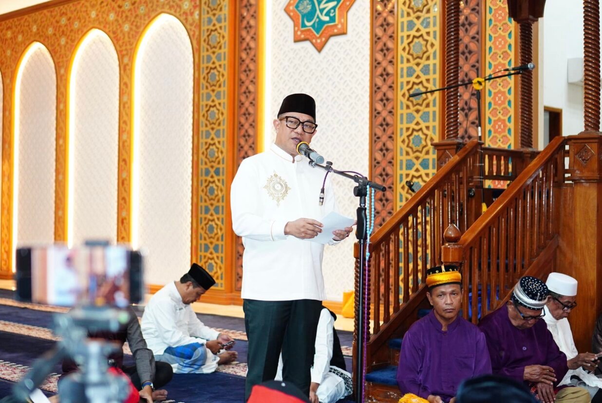 Wakil Wali Kota Gorontalo, Indra Gobel saat menghadiri Doa Asyura 10 Muharram 1448 Hijriah di Masjid Agung Baiturrahim, Rabu malam (24/6/2026). (foto; Humas)
