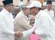Wakil Wali Kota Gorontalo, Indra Gobel saat menerima kembalinya Jamaah Haji Kota Gorontalo di Bandhayo Lo Yiladia, Jumat (26/6/2026). (Foto: Humas)