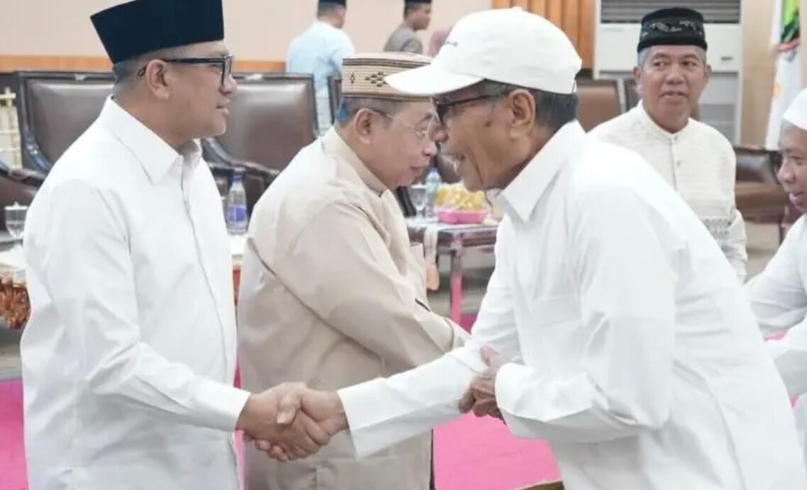 Wakil Wali Kota Gorontalo, Indra Gobel saat menerima kembalinya Jamaah Haji Kota Gorontalo di Bandhayo Lo Yiladia, Jumat (26/6/2026). (Foto: Humas)