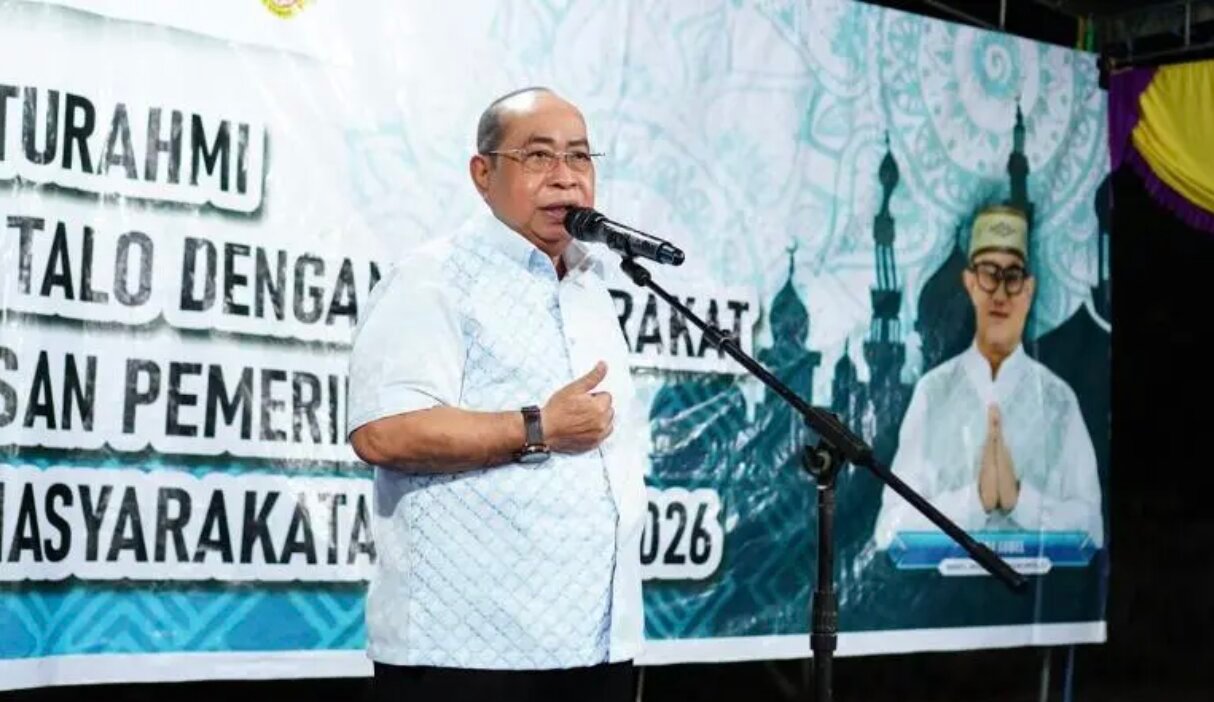 Wali Kota Gorontalo, Adhan Dambea, saat menghadiri silaturahmi Pemerintah Kota Gorontalo bersama masyarakat di Kelurahan Ipilo, Sabtu (27/6/2026) malam. (Foto: Humas)