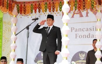 Wali Kota Kotamobagu, Weny Gaib, memimpin Upacara Peringatan Hari Lahir Pancasila yang dirangkaikan dengan Peringatan Hari Kebangkitan Nasional (Harkitnas) ke-118 Tahun 2026 serta Apel Korps Pegawai Republik Indonesia (KORPRI), Senin, 1 Juni 2026. (Foto: Humas Pemkot Kotamobagu)