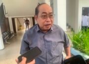 Wali Kota Gorontalo Adhan Dambea melontarkan kritik keras kepada Gubernur Gorontalo Gusnar Ismail terkait polemik kredit aparatur sipil negara (ASN) Pemerintah Kota Gorontalo. (Foto: Randa Damaling/Hibata.id)