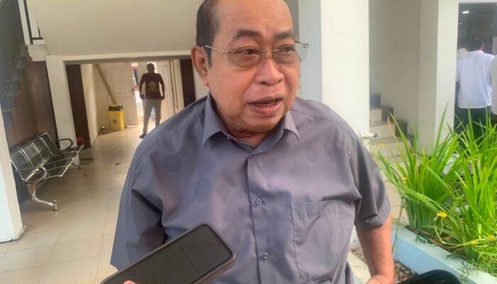 Adhan Dambea Kritik Gusnar Ismail soal Utang ASN: Jangan Cari Panggung!