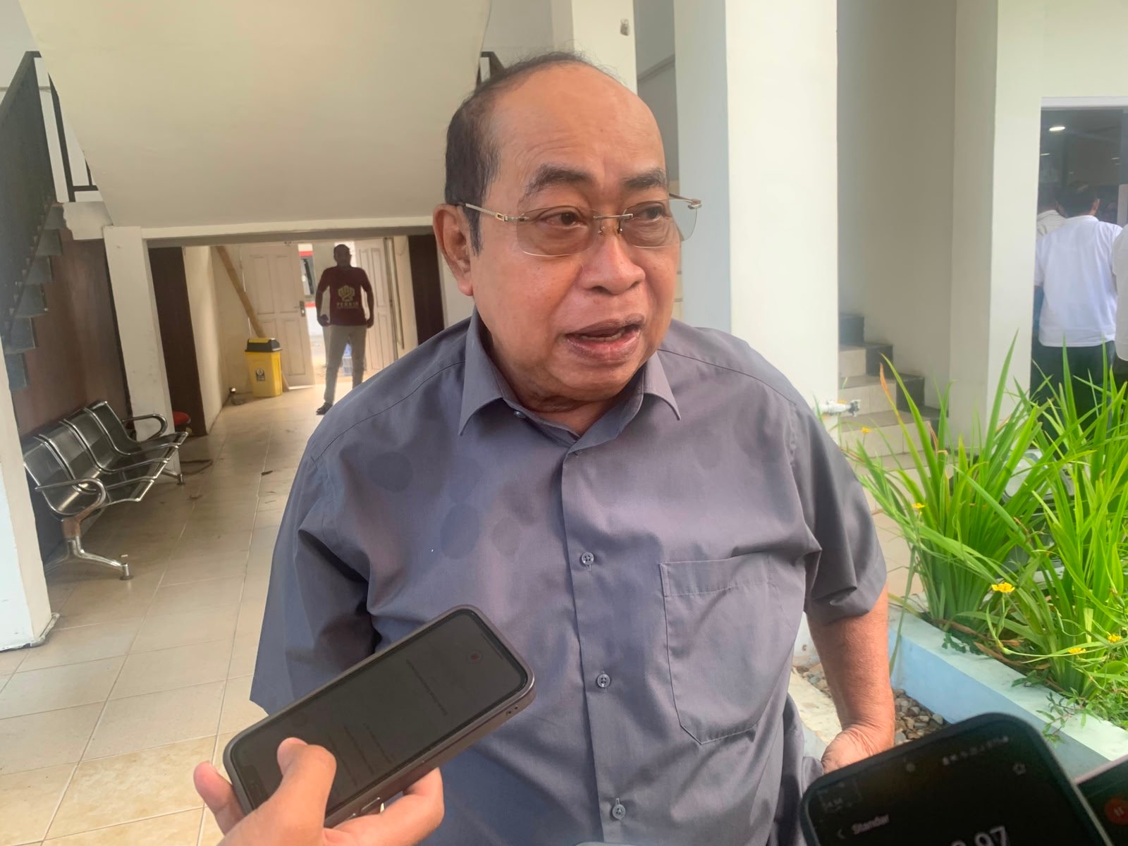 Wali Kota Gorontalo Adhan Dambea melontarkan kritik keras kepada Gubernur Gorontalo Gusnar Ismail terkait polemik kredit aparatur sipil negara (ASN) Pemerintah Kota Gorontalo. (Foto: Randa Damaling/Hibata.id)