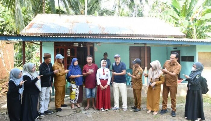 Jemput Bola ke Rumah Warga, Wabup Lahmuddin Pastikan Anak Keluarga Miskin Tetap Sekolah