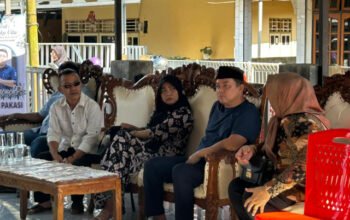 Rahman Sale Hadiri Rumah Duka Frensi Pakasi, Sampaikan Belasungkawa dan Dukungan Moril