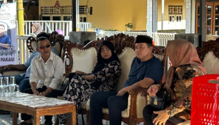 Rahman Sale Hadiri Rumah Duka Frensi Pakasi, Sampaikan Belasungkawa dan Dukungan Moril