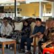 Anggota DPRD Kabupaten Bolaang Mongondow Timur (Boltim) dari Fraksi PDI Perjuangan, Rahman Sale atau yang akrab disapa RASA, melayat ke rumah duka almarhum Frensi Pakasi. (Foto: Istw)