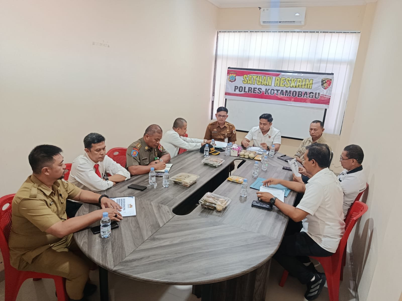 Upaya memperkuat penegakan hukum di daerah terus dilakukan. Penyidik Kepolisian Republik Indonesia (Polri) bersama Penyidik Pegawai Negeri Sipil (PPNS) Pemerintah Kota Kotamobagu. (Foto: Istw)
