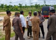 Satuan Polisi Pamong Praja (Satpol PP) dan Pemadam Kebakaran Kabupaten Buton Tengah mulai menertibkan sejumlah tempat usaha yang diduga beroperasi tidak sesuai dengan izin yang dimiliki. (Foto: Istw)