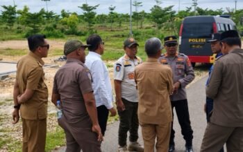 Satuan Polisi Pamong Praja (Satpol PP) dan Pemadam Kebakaran Kabupaten Buton Tengah mulai menertibkan sejumlah tempat usaha yang diduga beroperasi tidak sesuai dengan izin yang dimiliki. (Foto: Istw)