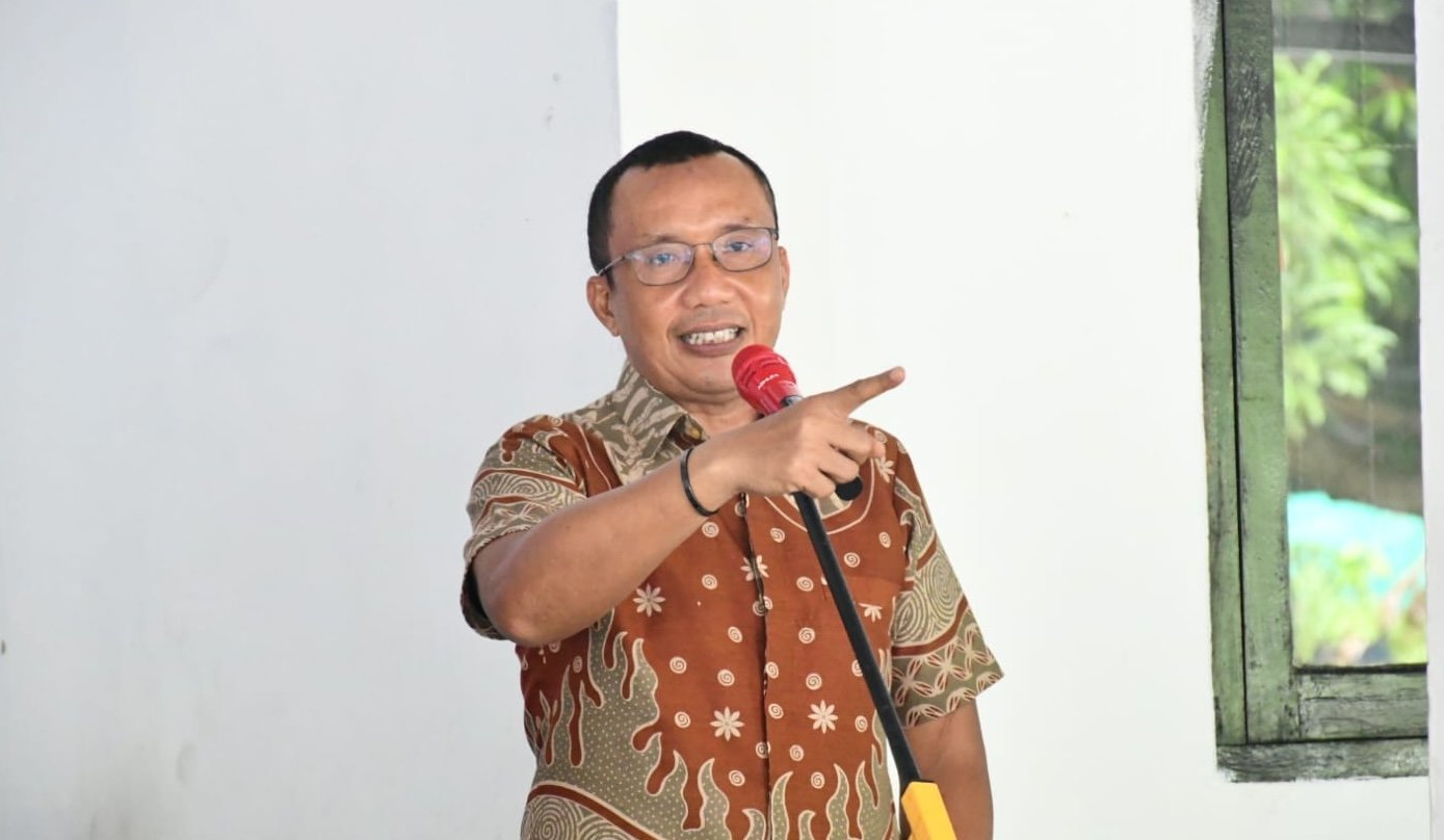 Wakil Bupati Boalemo, Lahmuddin Hambali saat memberikan pembinaan kepada aparat desa se-Kecamatan Paguyaman Pantai, Jumat, 5 Juni 2026. (Foto: Humas)