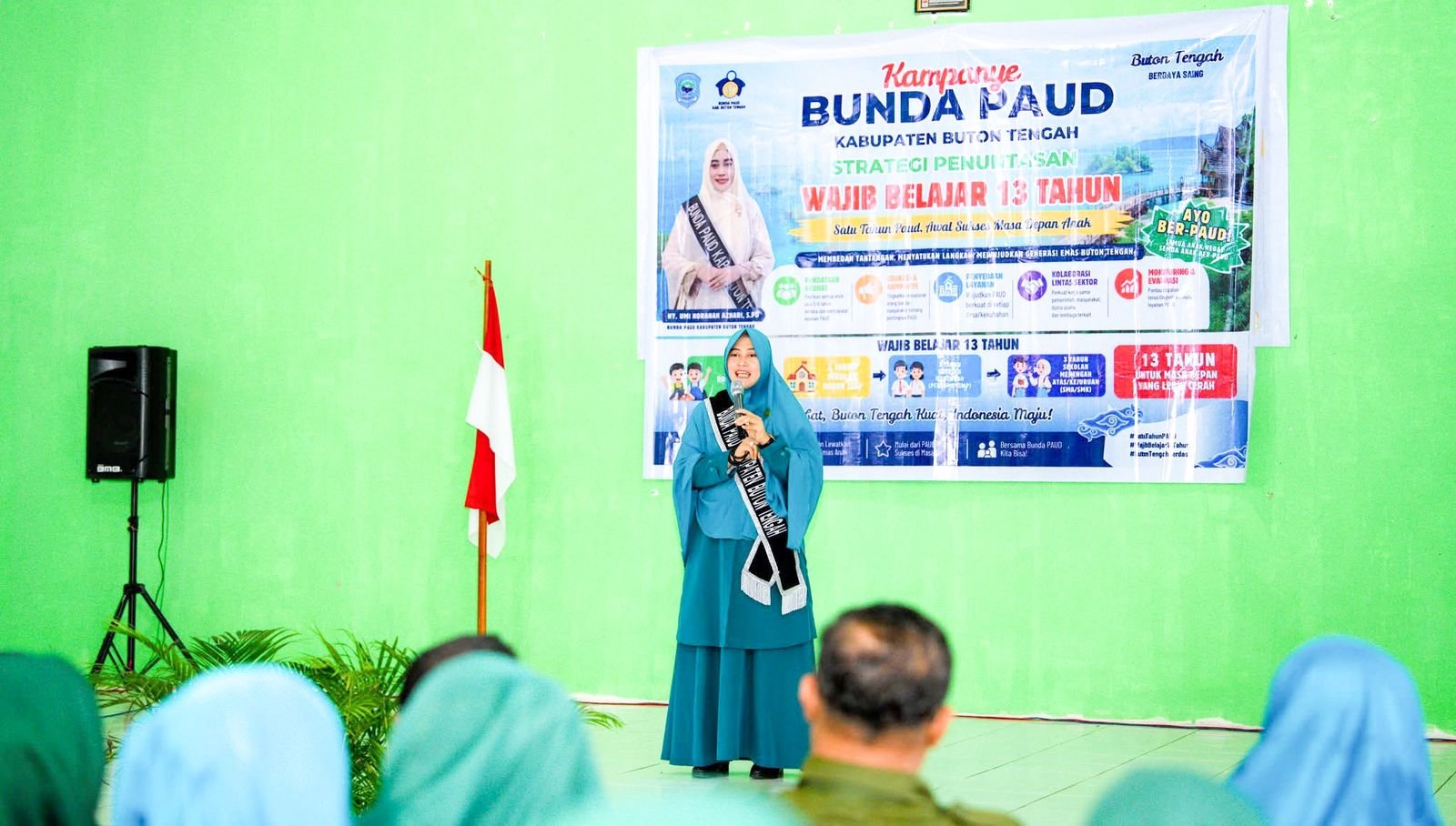 Bunda PAUD Kabupaten Buton Tengah, Umi Noranah Azhari saat memimpin Kampanye Bunda PAUD yang digelar di Gedung Kesenian Kantor Kecamatan Mawasangka Tengah, Kelurahan Lakorua, Jumat, 5 Juni 2026.. (Foto: Humas)