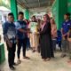 Femmy Udoki menyerahkan bantuan 500 kilogram benih jagung kepada Kelompok Tani Mekar Jaya di Desa Ulanta, Kecamatan Suwawa, Kabupaten Bone Bolango untuk mendukung musim tanam 2026/Hibata.id