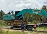 Polres Pohuwato menyita excavator Kobelco dan sejumlah peralatan tambang saat menindak aktivitas PETI di Teratai, Kecamatan Marisa. Polisi memburu operator, pemilik alat, dan pihak yang diduga menjadi pemodal/Hibata.id
