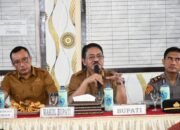 Bupati Boalemo, Rum Pagau saat memimpin rapat pada Senin, 8 Juni 2026. (Foto: Humas)