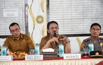 Bupati Boalemo, Rum Pagau saat memimpin rapat pada Senin, 8 Juni 2026. (Foto: Humas)