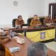 Gubernur Gorontalo Gusnar Ismail saat memimpin Rapat Evaluasi Kesiapan LO PENAS XVII di Aula Rumah Jabatan Gubernur Gorontalo, Senin, 8 Juni 2026. ((Foto: Humas)
