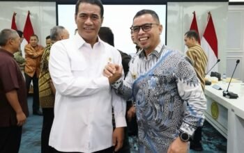 Bupati Bolaang Mongondow Utara, Sirajudin Lasena (kanan), usai berdialog dengan Menteri Pertanian Andi Amran Sulaiman di Jakarta, Selasa (9/6/2026). Pertemuan tersebut menghasilkan bantuan alat dan sarana pertanian bagi petani Bolmut/Hibata.id
