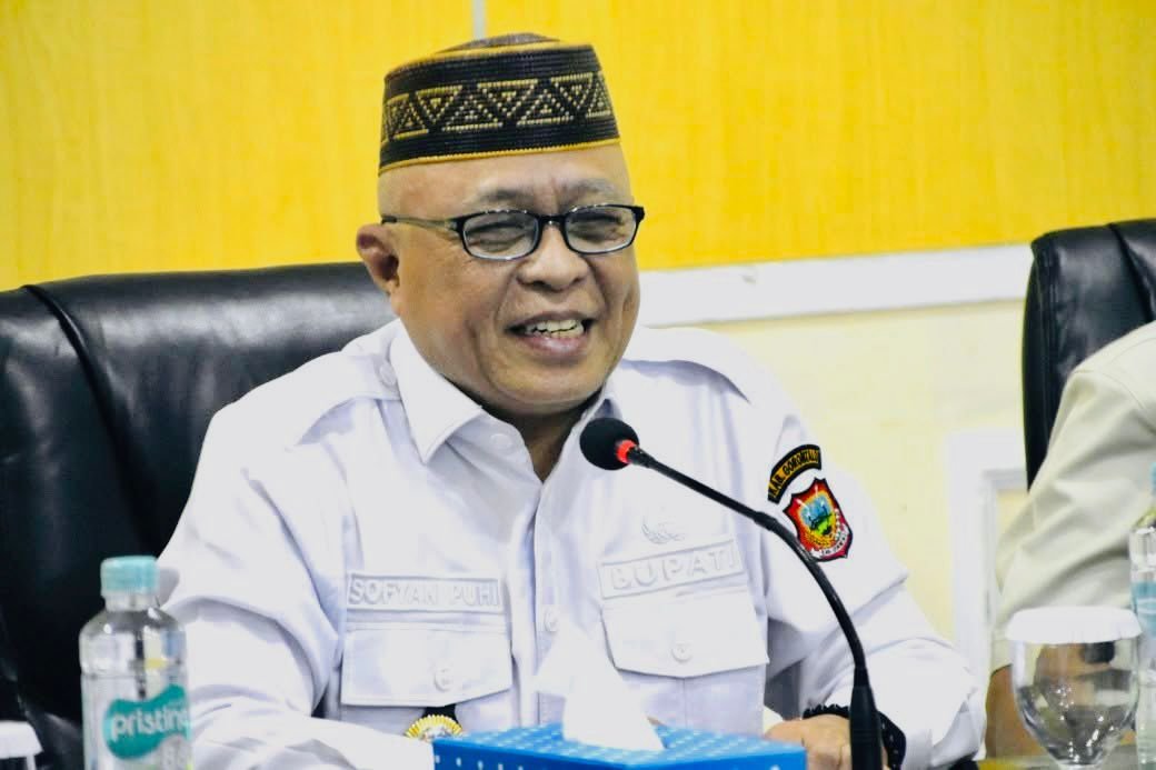 Bupati Gorontalo Sofyan Puhi saat memimpin rapat yang digelar di Aula Polres Gorontalo, Rabu, 10 Juni 2026. (Foto: Humas)(