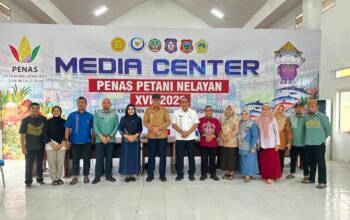 Gubernur Gorontalo Gusnar Ismail meninjau kesiapan Media Center PENAS XVII 2026 yang telah mencapai 80 persen. Fasilitas ini dilengkapi internet 800 Mbps, ruang kerja wartawan, konferensi pers, dan studio podcast/Hibata.id