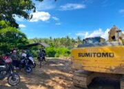 Polres Pohuwato menertibkan ekskavator yang diduga beroperasi di lokasi PETI Desa Teratai, Kecamatan Marisa. Satu operator turut diamankan untuk pemeriksaan/Hibata.id