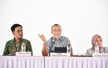 Wakil Bupati Boalemo, Lahmudin Hambali, memimpin Rapat Pleno Penetapan Calon Siswa Sekolah Rakyat jenjang Sekolah Rakyat Menengah Atas (SRMA) Kabupaten Boalemo yang digelar di Pendopo Kantor Bupati Boalemo, Jumat (12/6/2026). (Foto: Humas)