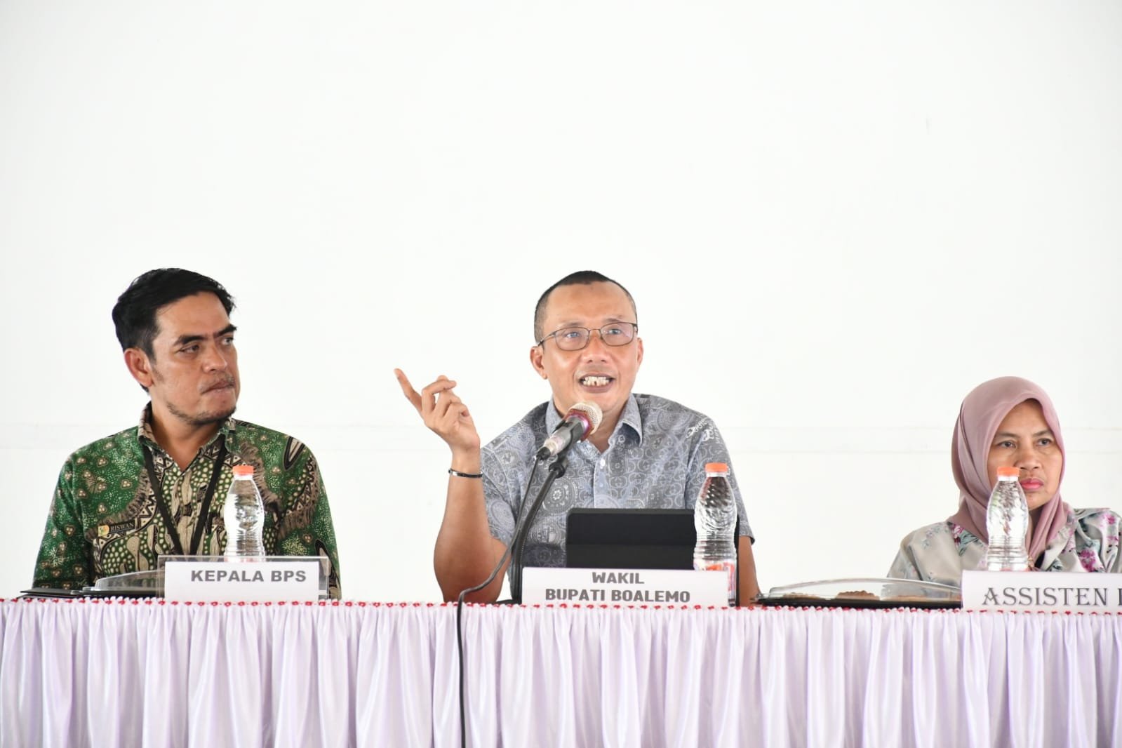 Wakil Bupati Boalemo, Lahmudin Hambali, memimpin Rapat Pleno Penetapan Calon Siswa Sekolah Rakyat jenjang Sekolah Rakyat Menengah Atas (SRMA) Kabupaten Boalemo yang digelar di Pendopo Kantor Bupati Boalemo, Jumat (12/6/2026). (Foto: Humas)