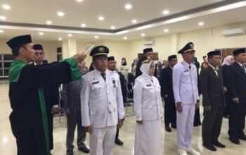 Bupati Bone Bolango Ismet Mile melantik dan mengambil sumpah/janji 17 pejabat administrator/Hibata.id