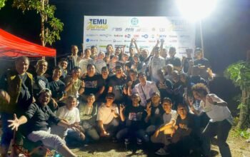 Sejumlah wartawan dari berbagai organisasi pers di Gorontalo berfoto bersama usai malam puncak Temu Jurnalis Gorontalo 2026 yang digelar di Kota Gorontalo, Sabtu (14/6/2026). Kegiatan tersebut menjadi ajang mempererat silaturahmi dan memperkuat kolaborasi antarinsan pers di daerah/Hibata.id