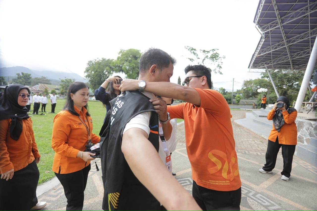 Wakil Wali Kota Kotamobagu, Rendy Virgiawan Mangkat, mencanangkan pelaksanaan Sensus Ekonomi Tahun 2026 di Kota Kotamobagu. (Foto: Humas)