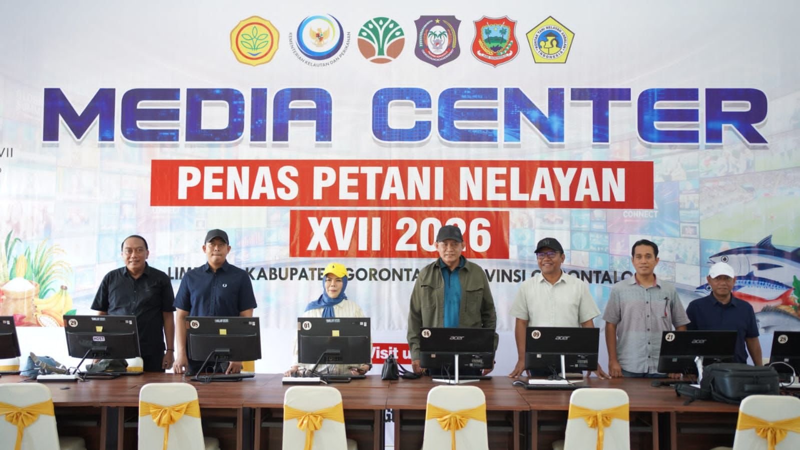 Gubernur Gorontalo Gusnar Ismail yang didampingi Wakil Gubernur Gorontalo Idah Syahidah Rusli Habibie, saat meninjau langsung lokasi kegiatan pada Minggu, 14 Juni 2026. (Foto: Humas)