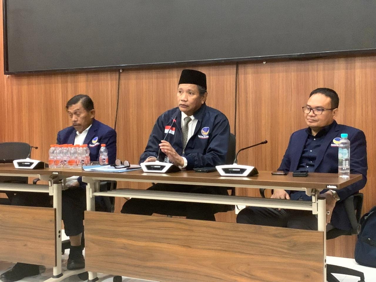 Sekretaris DPW Partai NasDem Gorontalo, Ridwan Monoarfa, saat menyampaikan keterangan pers terkait arah politik Partai NasDem menuju Pemilu 2029 di Gorontalo, Senin (15/6/2026)/Hibata.id