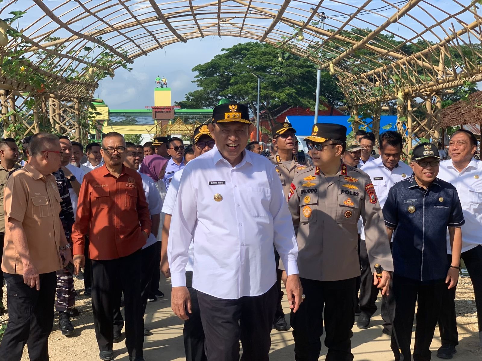 Gubernur Gorontalo Gusnar Ismail didampingi Kapolda Gorontalo meninjau langsung lokasi pelaksanaan Pekan Nasional (PENAS) Petani dan Nelayan XVII di Gorontalo, Rabu (17/6/2026), guna memastikan kesiapan fasilitas dan infrastruktur menjelang pelaksanaan kegiatan nasional tersebut/Hibata.id