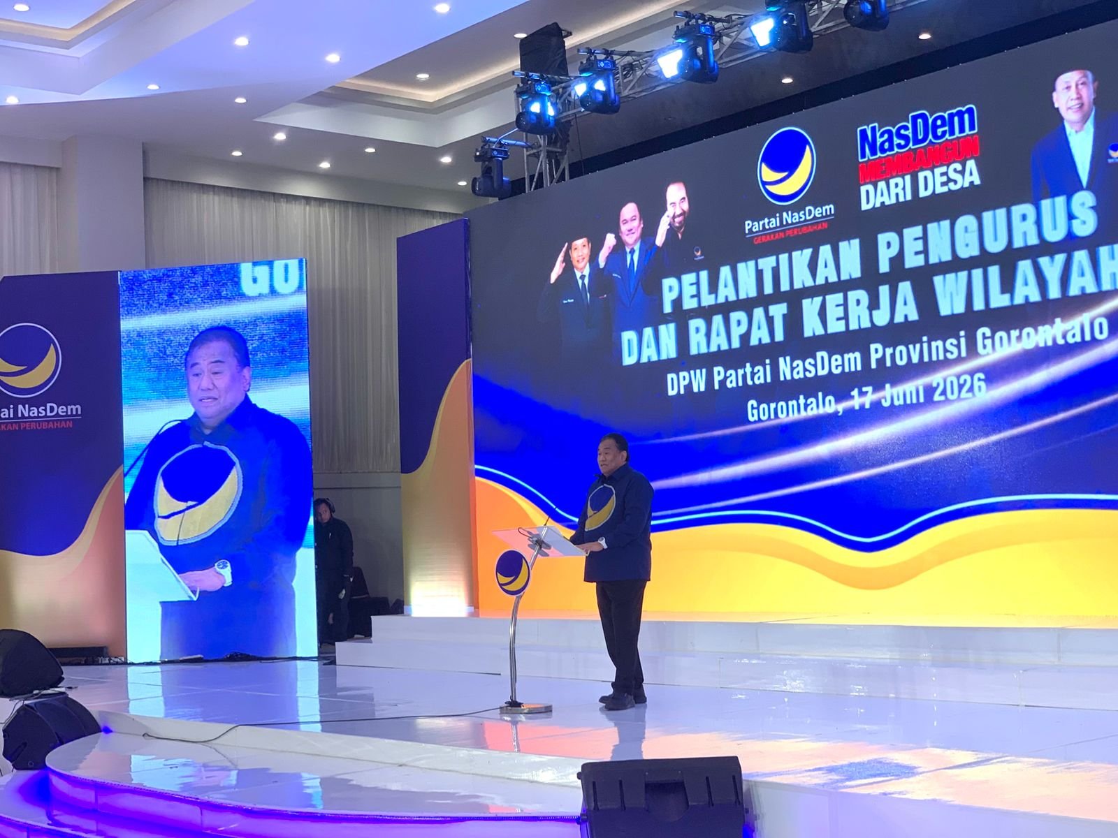 Rachmat Gobel memberikan sambutan saat Pelantikan Pengurus dan Rapat Kerja Wilayah (Rakerwil) DPW Partai NasDem Gorontalo di Gorontalo, Rabu (17/6/2026). Dalam kesempatan itu, Gobel mengungkap alasan memilih jalur politik sebagai ruang pengabdian untuk memberikan manfaat yang lebih luas bagi masyarakat/Hibata.id