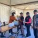 Petugas panitia melayani registrasi peserta Pekan Nasional (PENAS) Petani dan Nelayan XVII di Gorontalo, Kamis (18/6/2026). Registrasi dilakukan untuk verifikasi data dan distribusi identitas peserta yang datang dari berbagai provinsi menjelang pembukaan PENAS XVII/Hibata.id