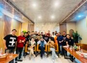 Ketua Komisi I DPRD Kabupaten Bone Bolango, Rakhmatiyah Deu, berbincang dengan sejumlah jurnalis dalam kegiatan silaturahmi dan diskusi mengenai peran media sebagai mitra strategis pemerintah dan DPRD di Zarona Coffee & Eatery, Gorontalo, Kamis (18/6/2026)/Hibata.id
