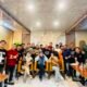 Ketua Komisi I DPRD Kabupaten Bone Bolango, Rakhmatiyah Deu, berbincang dengan sejumlah jurnalis dalam kegiatan silaturahmi dan diskusi mengenai peran media sebagai mitra strategis pemerintah dan DPRD di Zarona Coffee & Eatery, Gorontalo, Kamis (18/6/2026)/Hibata.id